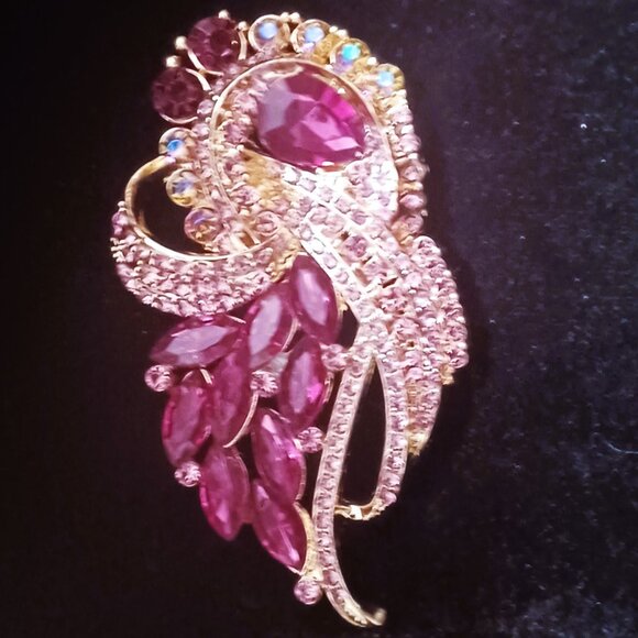 Gorgeous 4" Purple Brooch  (BLING) - Picture 2 of 5